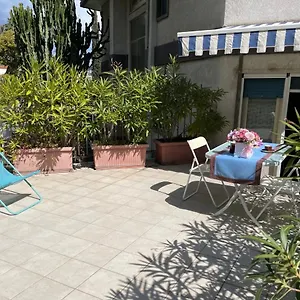 la-terrazza-di-villa-ilaria.hotelitalianriviera.com/
